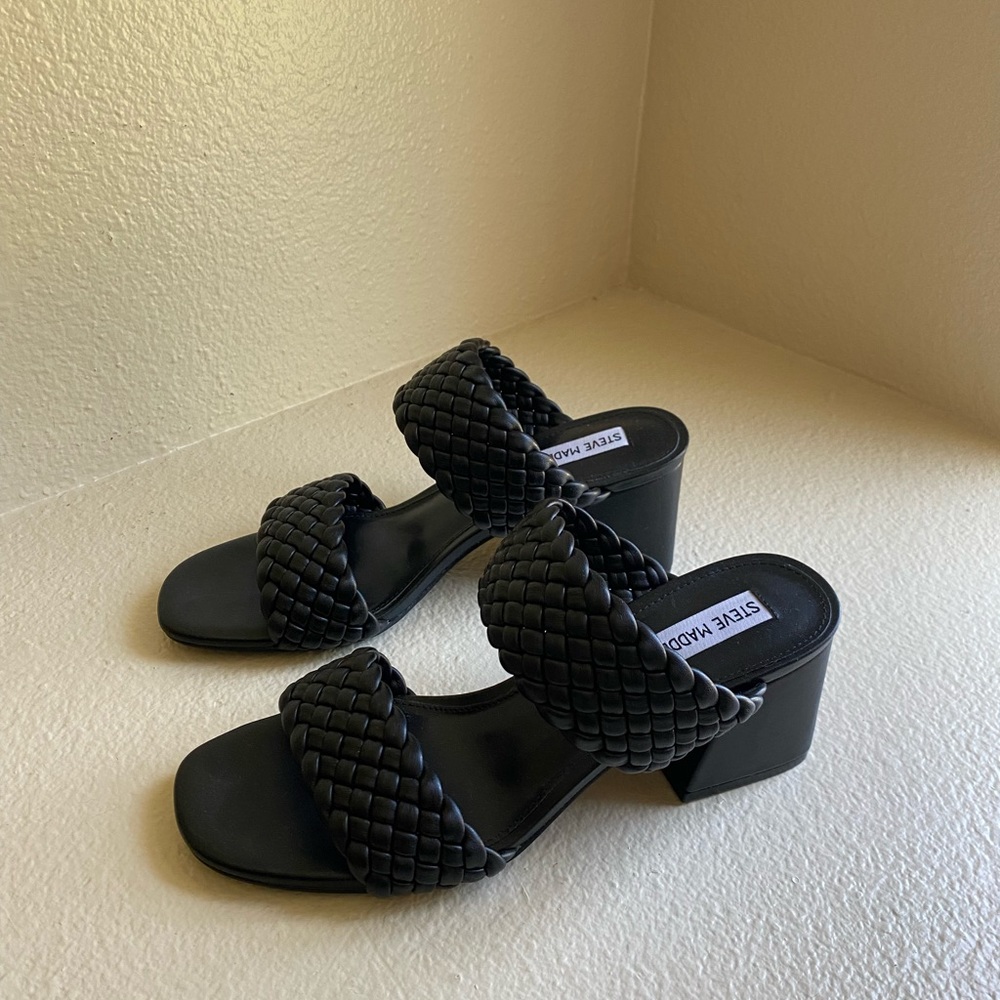 Steve Madden Black Daphnee Sandals — Size 10
